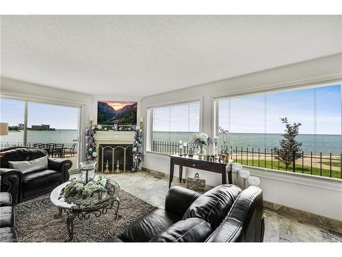 491-493 Dewitt Road, Stoney Creek, ON - Indoor Photo Showing Living Room With Fireplace