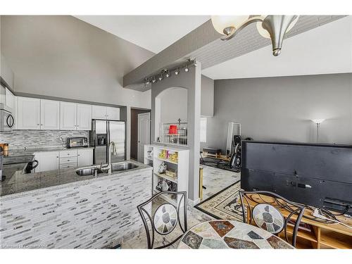 491-493 Dewitt Road, Stoney Creek, ON - Indoor Photo Showing Kitchen