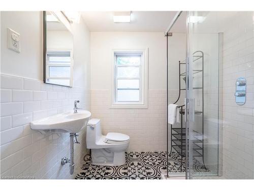 56 Newton Avenue, Hamilton, ON - Indoor Photo Showing Bathroom