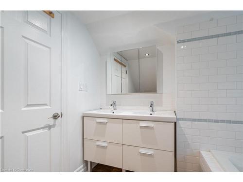 56 Newton Avenue, Hamilton, ON - Indoor Photo Showing Bathroom