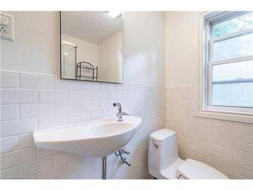 56 Newton Avenue, Hamilton, ON - Indoor Photo Showing Bathroom