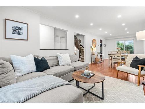 1464 Reynolds Avenue, Burlington, ON - Indoor Photo Showing Living Room