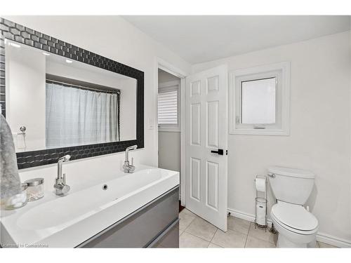 1464 Reynolds Avenue, Burlington, ON - Indoor Photo Showing Bathroom