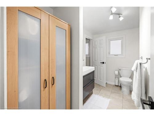 1464 Reynolds Avenue, Burlington, ON - Indoor Photo Showing Bathroom