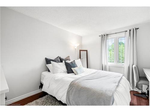 1464 Reynolds Avenue, Burlington, ON - Indoor Photo Showing Bedroom