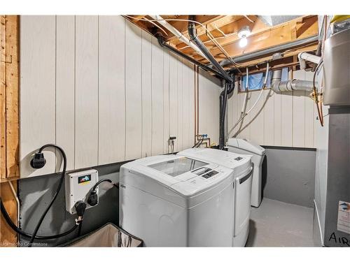 1464 Reynolds Avenue, Burlington, ON - Indoor Photo Showing Laundry Room