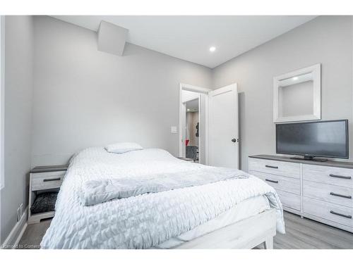 1024 Cedarwood Place, Burlington, ON - Indoor Photo Showing Bedroom