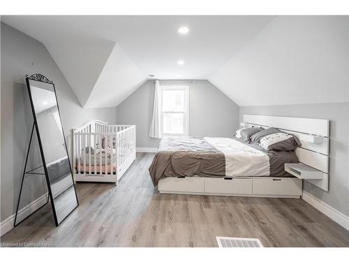 1024 Cedarwood Place, Burlington, ON - Indoor Photo Showing Bedroom