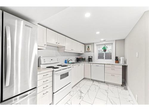 1024 Cedarwood Place, Burlington, ON - Indoor Photo Showing Kitchen