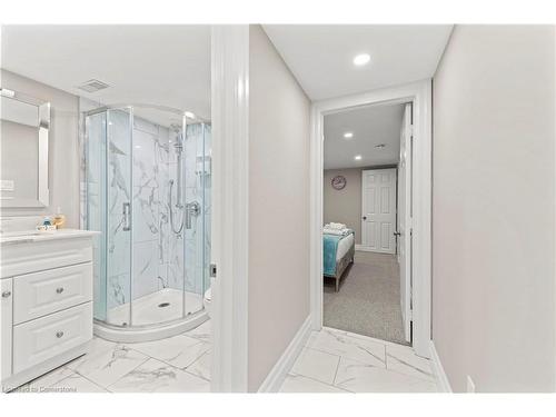 1024 Cedarwood Place, Burlington, ON - Indoor Photo Showing Bathroom