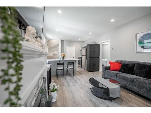 1024 Cedarwood Place, Burlington, ON - Indoor Photo Showing Living Room