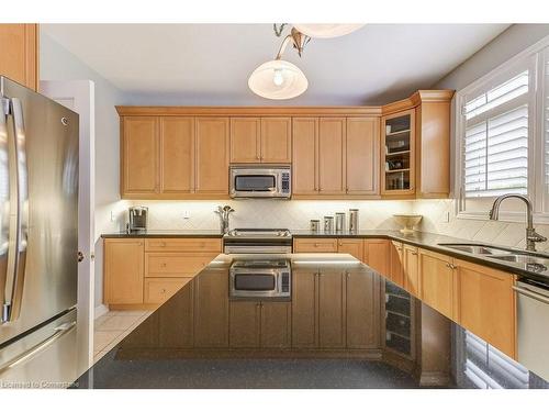 2065 William O'Connell Boulevard, Burlington, ON - Indoor Photo Showing Kitchen With Double Sink