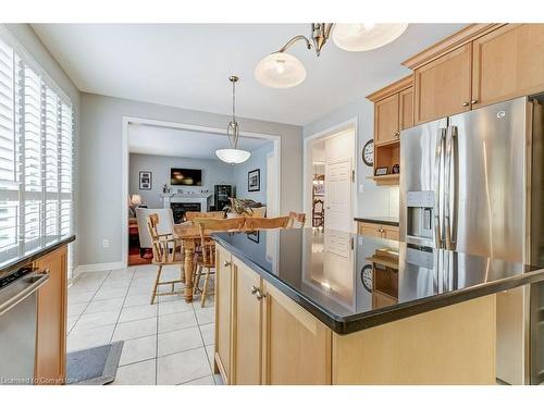 2065 William O'Connell Boulevard, Burlington, ON - Indoor Photo Showing Kitchen