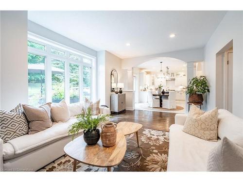 3 Oldenburg Road, Carlisle, ON - Indoor Photo Showing Living Room