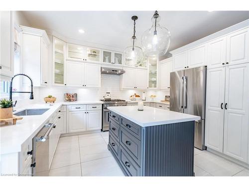 3 Oldenburg Road, Carlisle, ON - Indoor Photo Showing Kitchen With Upgraded Kitchen