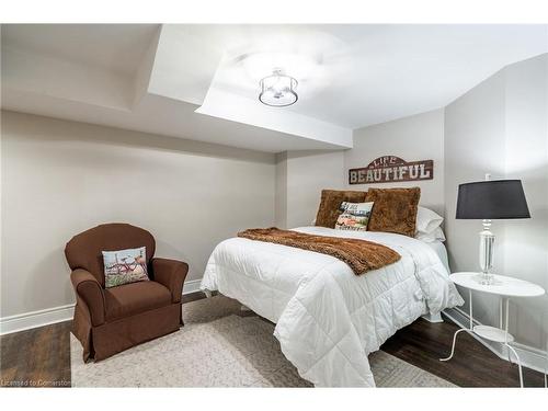 3 Oldenburg Road, Carlisle, ON - Indoor Photo Showing Bedroom