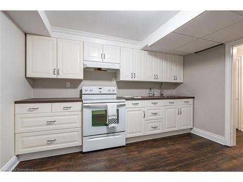 3 Oldenburg Road, Carlisle, ON - Indoor Photo Showing Kitchen