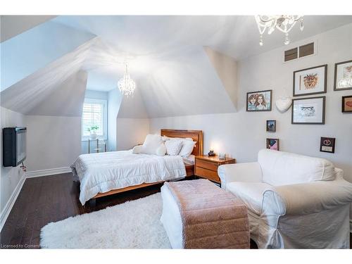 3 Oldenburg Road, Carlisle, ON - Indoor Photo Showing Bedroom