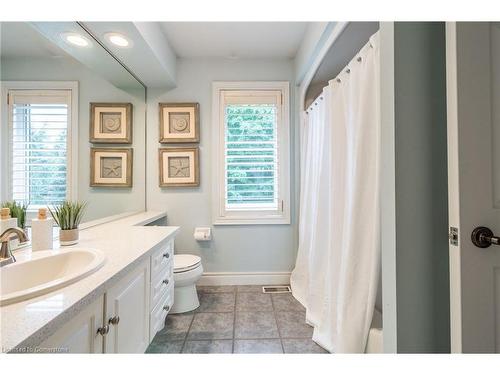 3 Oldenburg Road, Carlisle, ON - Indoor Photo Showing Bathroom