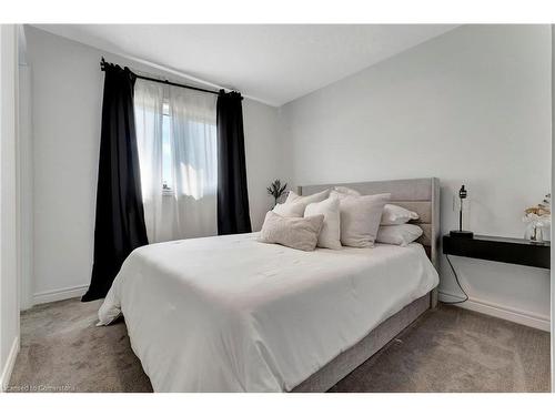 41 Radison Lane, Hamilton, ON - Indoor Photo Showing Bedroom