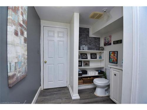 35 Dundas Street E, Brantford, ON - Indoor Photo Showing Bathroom