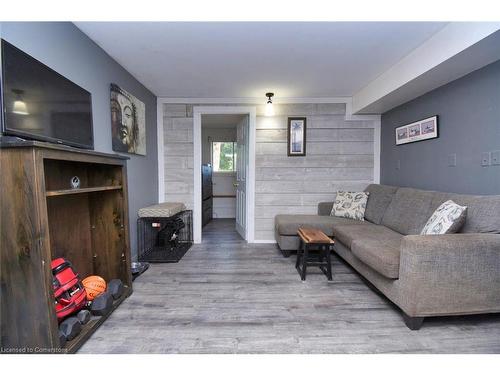 35 Dundas Street E, Brantford, ON - Indoor Photo Showing Living Room