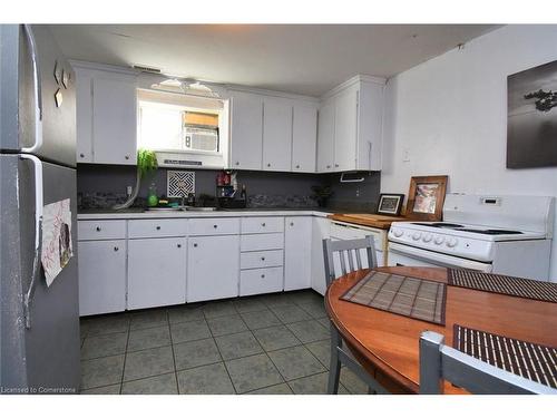 35 Dundas Street E, Brantford, ON - Indoor Photo Showing Kitchen