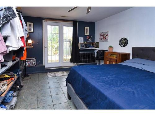 35 Dundas Street E, Brantford, ON - Indoor Photo Showing Bedroom