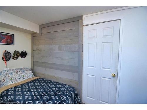 35 Dundas Street E, Brantford, ON - Indoor Photo Showing Bedroom