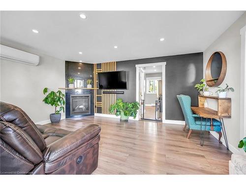 70 Sixth Avenue, Brantford, ON - Indoor Photo Showing Living Room With Fireplace