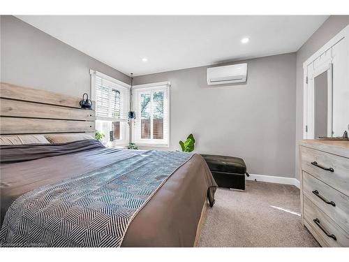 70 Sixth Avenue, Brantford, ON - Indoor Photo Showing Bedroom