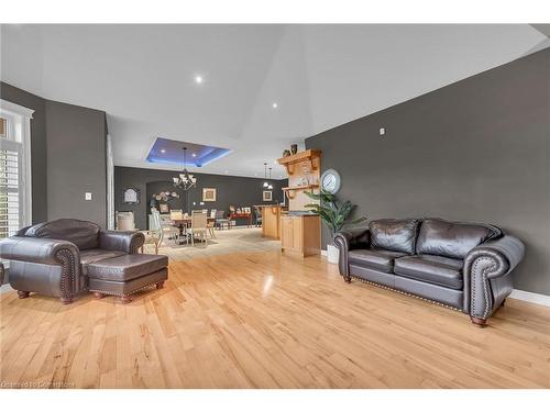 1291 Hwy 8, Stoney Creek, ON - Indoor Photo Showing Living Room