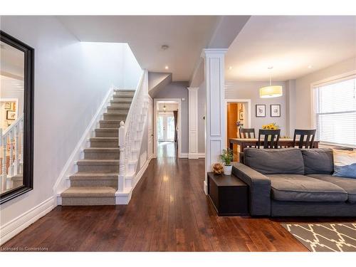 425 Jackson Street W, Hamilton, ON - Indoor Photo Showing Living Room