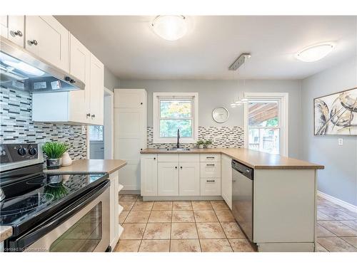 87 Canboro Road, Fonthill, ON - Indoor Photo Showing Kitchen With Double Sink