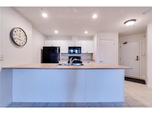 709-399 Elizabeth Street, Burlington, ON - Indoor Photo Showing Kitchen With Double Sink