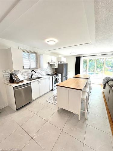 87 Locheed Drive, Hamilton, ON - Indoor Photo Showing Kitchen