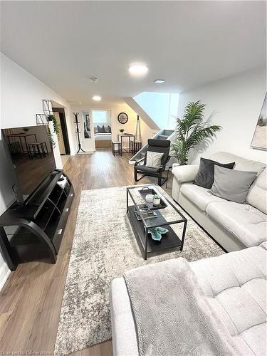 87 Locheed Drive, Hamilton, ON - Indoor Photo Showing Living Room