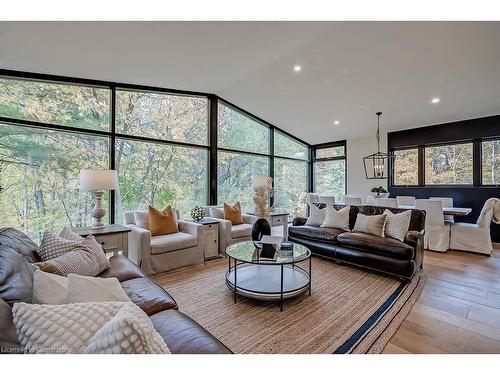 2365 Britannia Road, Burlington, ON - Indoor Photo Showing Living Room