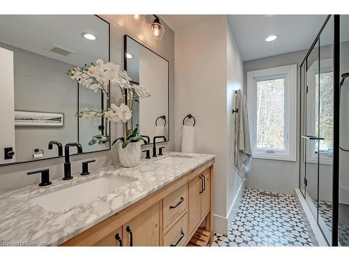 2365 Britannia Road, Burlington, ON - Indoor Photo Showing Bathroom