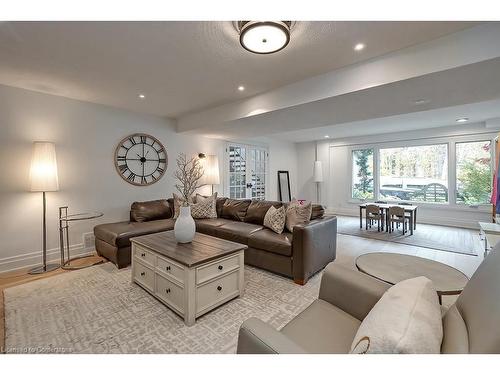 2365 Britannia Road, Burlington, ON - Indoor Photo Showing Living Room