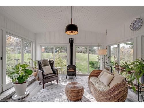 2365 Britannia Road, Burlington, ON - Indoor Photo Showing Living Room