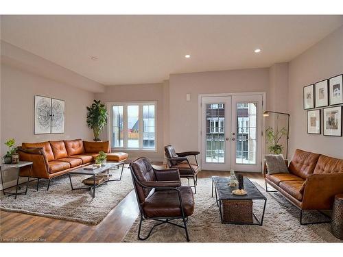 143-677 Park Road N, Brantford, ON - Indoor Photo Showing Living Room