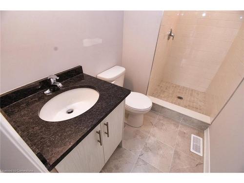 143-677 Park Road N, Brantford, ON - Indoor Photo Showing Bathroom