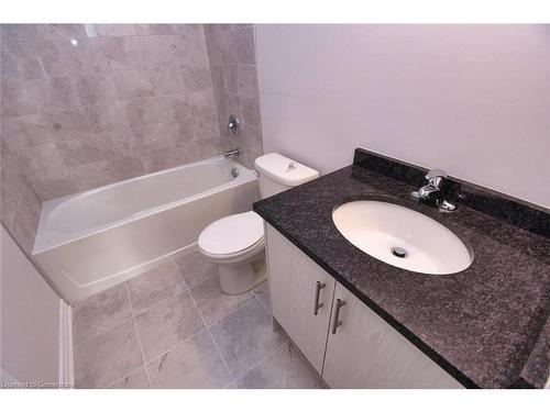 143-677 Park Road N, Brantford, ON - Indoor Photo Showing Bathroom