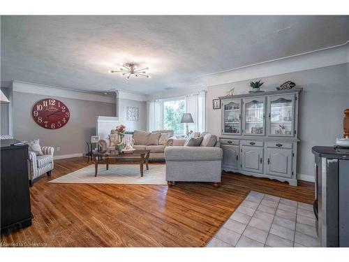 329 Margaret Avenue, Stoney Creek, ON - Indoor Photo Showing Living Room