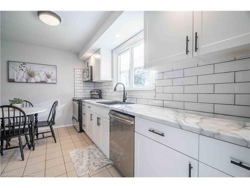 329 Margaret Avenue, Stoney Creek, ON - Indoor Photo Showing Kitchen