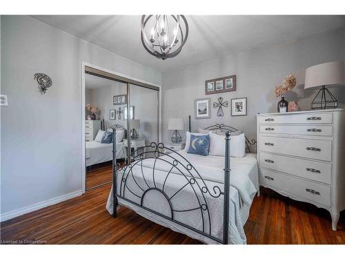 329 Margaret Avenue, Stoney Creek, ON - Indoor Photo Showing Bedroom