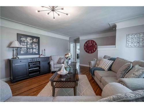 329 Margaret Avenue, Stoney Creek, ON - Indoor Photo Showing Living Room