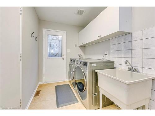 435 March Crescent, Oakville, ON - Indoor Photo Showing Laundry Room