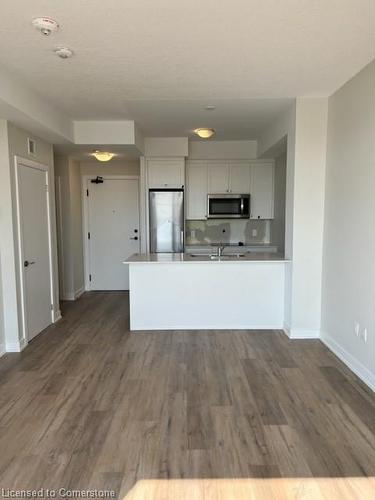 519-600 North Service Road, Stoney Creek, ON - Indoor Photo Showing Kitchen